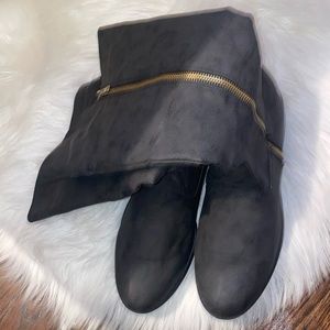 Quipid riding boots.